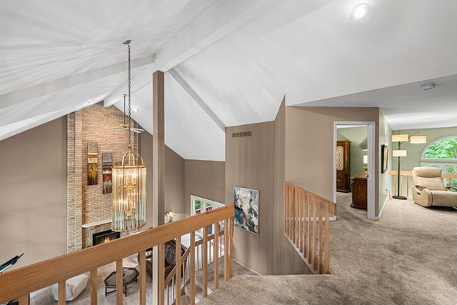 4610 Thornbury Drive W, Valparaiso, IN 46383