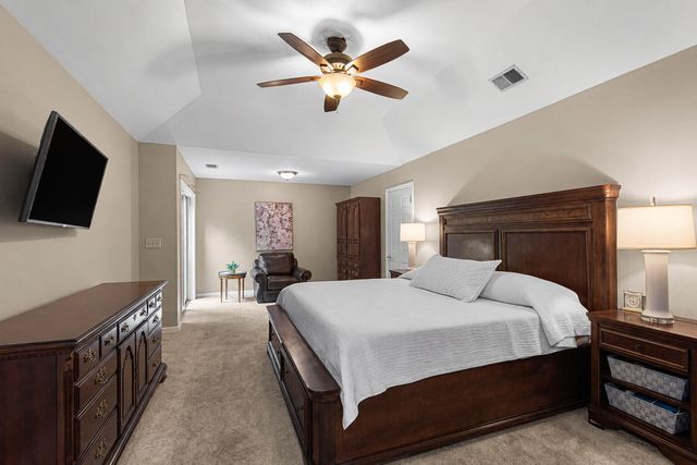 4610 Thornbury Drive W, Valparaiso, IN 46383