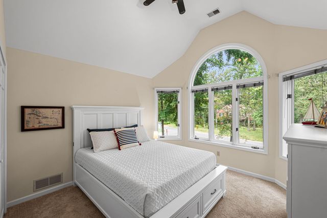 4610 Thornbury Drive W, Valparaiso, IN 46383