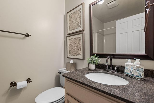 4610 Thornbury Drive W, Valparaiso, IN 46383