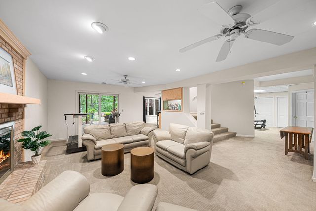4610 Thornbury Drive W, Valparaiso, IN 46383