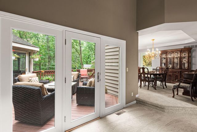 4610 Thornbury Drive W, Valparaiso, IN 46383