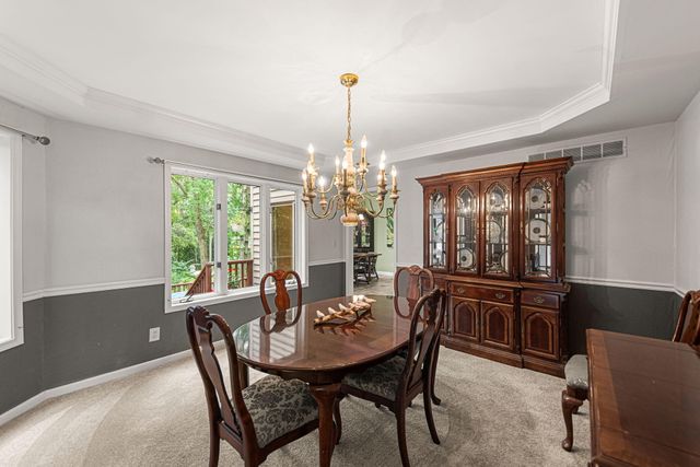 4610 Thornbury Drive W, Valparaiso, IN 46383