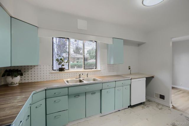 1227 S Harlan Street, Lakewood, CO 80232