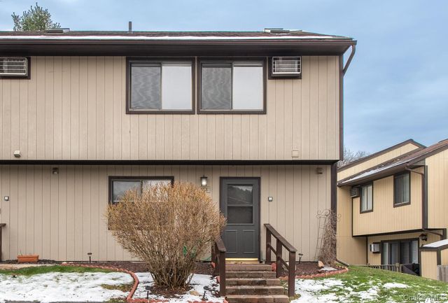 908 Chelsea Cove S, Hopewell Junction, NY 12533