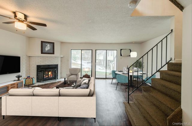 908 Chelsea Cove S, Hopewell Junction, NY 12533