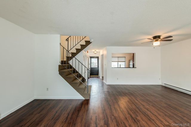 908 Chelsea Cove S, Hopewell Junction, NY 12533