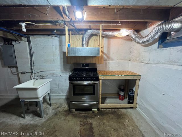 4141 Charles Street, Dearborn, MI 48126