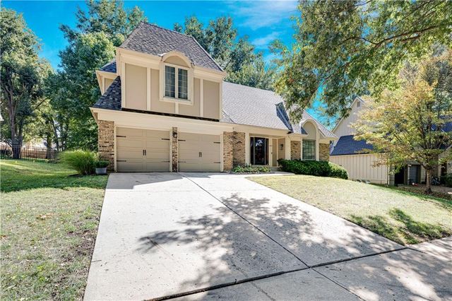 8017 W 115th Terrace, Overland Park, KS 66210