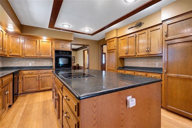 8017 W 115th Terrace, Overland Park, KS 66210