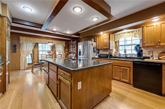 8017 W 115th Terrace, Overland Park, KS 66210