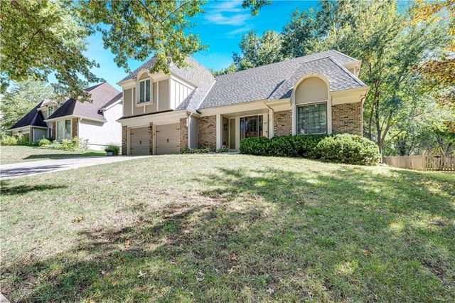 8017 W 115th Terrace, Overland Park, KS 66210