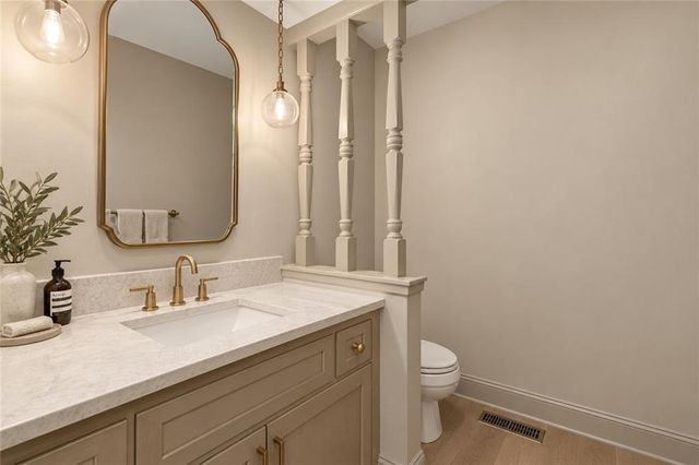 8017 W 115th Terrace, Overland Park, KS 66210