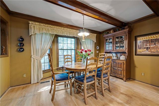 8017 W 115th Terrace, Overland Park, KS 66210