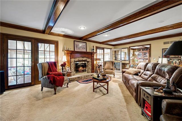 8017 W 115th Terrace, Overland Park, KS 66210
