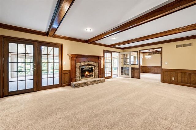 8017 W 115th Terrace, Overland Park, KS 66210