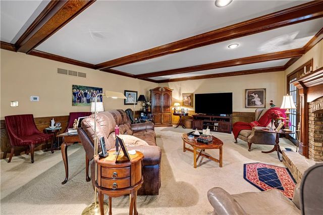8017 W 115th Terrace, Overland Park, KS 66210