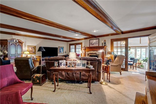 8017 W 115th Terrace, Overland Park, KS 66210