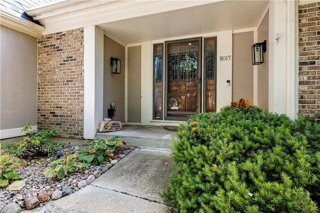 8017 W 115th Terrace, Overland Park, KS 66210