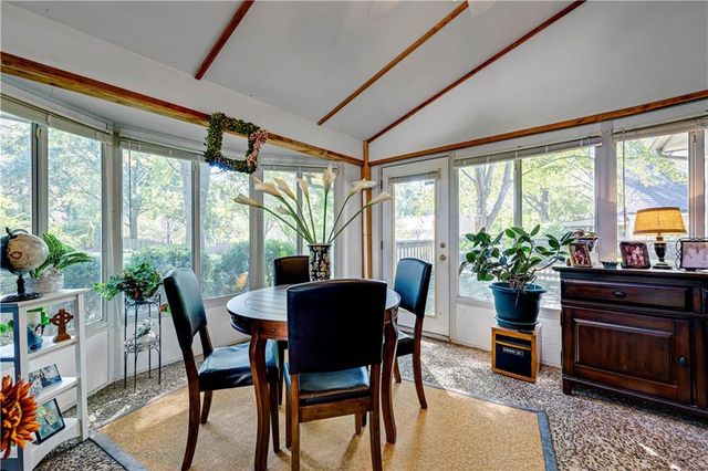 8017 W 115th Terrace, Overland Park, KS 66210