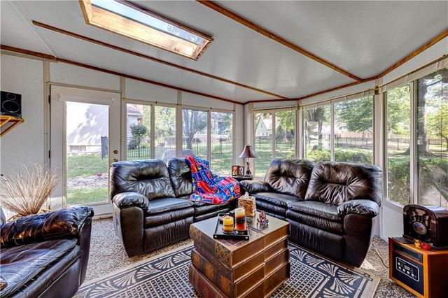 8017 W 115th Terrace, Overland Park, KS 66210