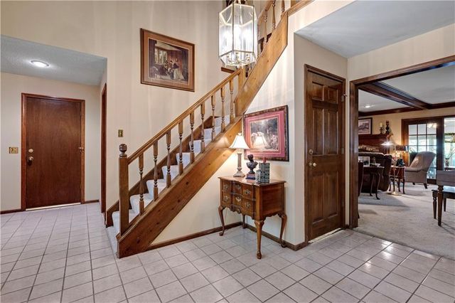 8017 W 115th Terrace, Overland Park, KS 66210