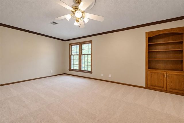 8017 W 115th Terrace, Overland Park, KS 66210