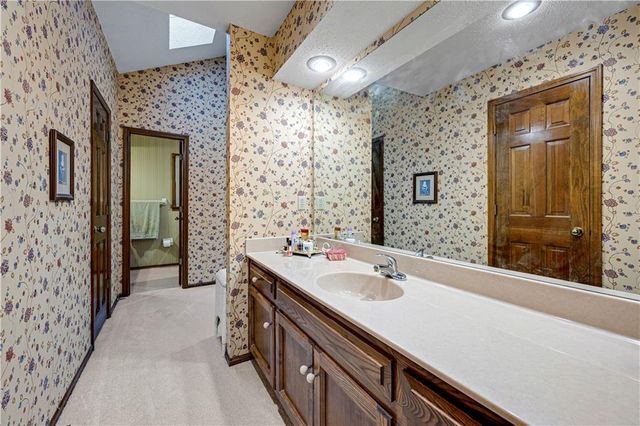 8017 W 115th Terrace, Overland Park, KS 66210