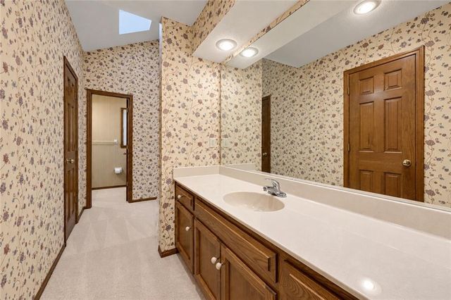 8017 W 115th Terrace, Overland Park, KS 66210