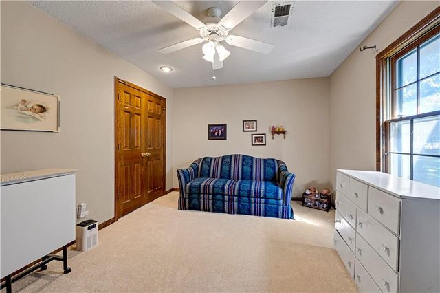 8017 W 115th Terrace, Overland Park, KS 66210