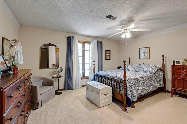 8017 W 115th Terrace, Overland Park, KS 66210