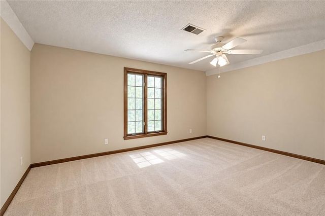 8017 W 115th Terrace, Overland Park, KS 66210