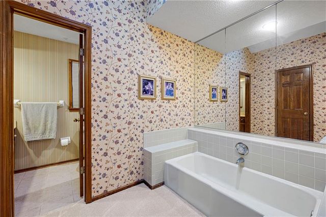 8017 W 115th Terrace, Overland Park, KS 66210
