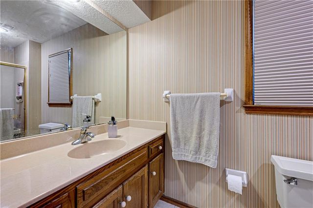 8017 W 115th Terrace, Overland Park, KS 66210