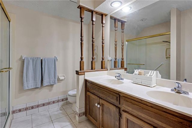 8017 W 115th Terrace, Overland Park, KS 66210