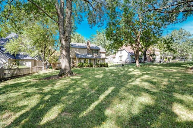 8017 W 115th Terrace, Overland Park, KS 66210