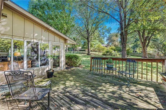8017 W 115th Terrace, Overland Park, KS 66210