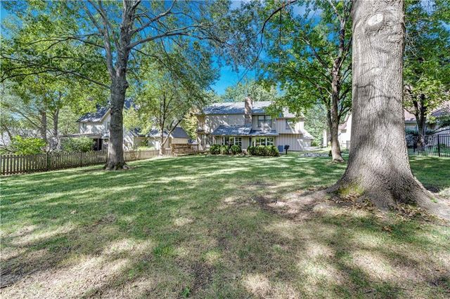 8017 W 115th Terrace, Overland Park, KS 66210