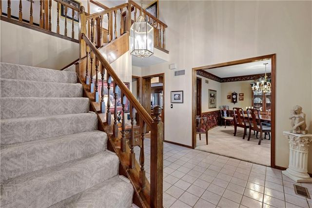 8017 W 115th Terrace, Overland Park, KS 66210
