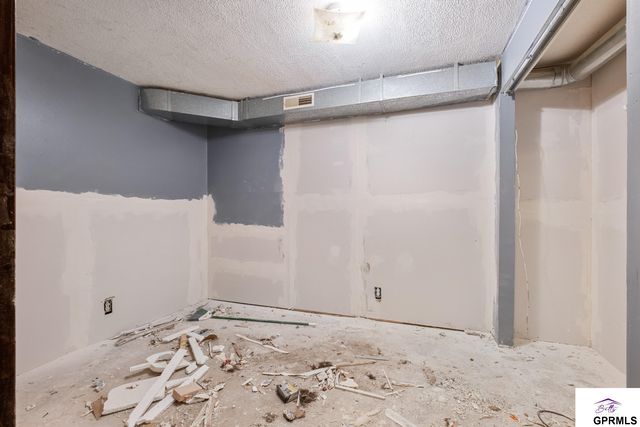 1207 Kasper Street, Bellevue, NE 68147