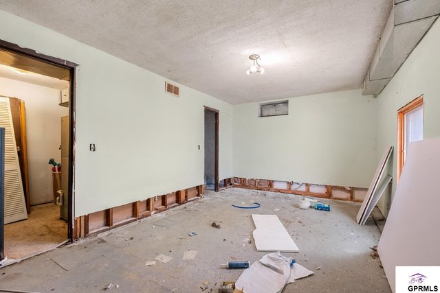 1207 Kasper Street, Bellevue, NE 68147