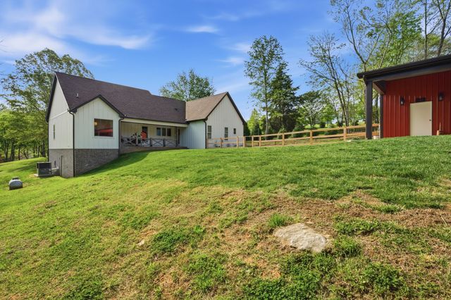 1602 Errel Dowlen Rd, Pleasant View, TN 37146