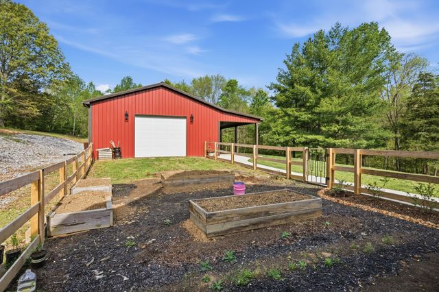 1602 Errel Dowlen Rd, Pleasant View, TN 37146