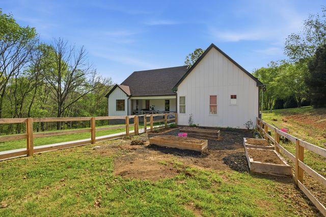 1602 Errel Dowlen Rd, Pleasant View, TN 37146