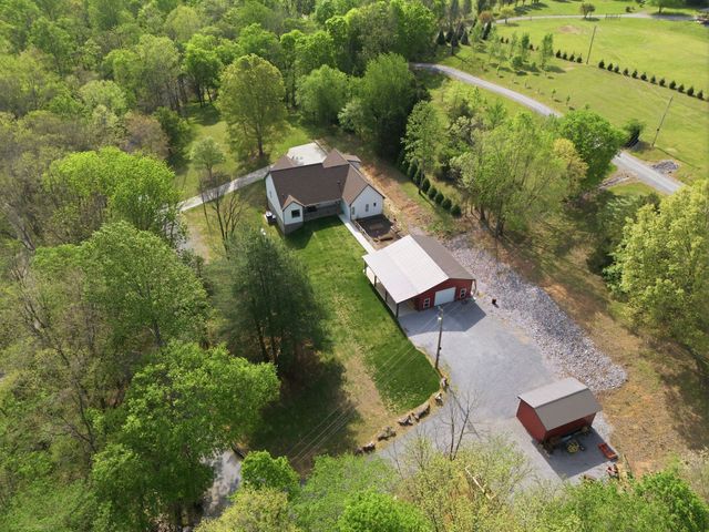 1602 Errel Dowlen Rd, Pleasant View, TN 37146