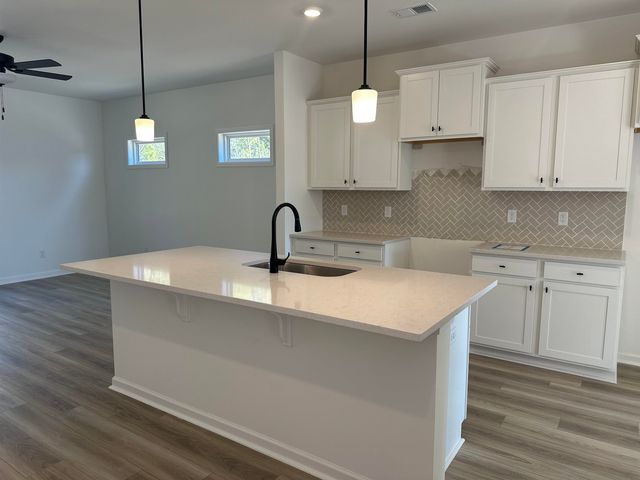 347 E Pyrenees Drive, Wellford, SC 29385