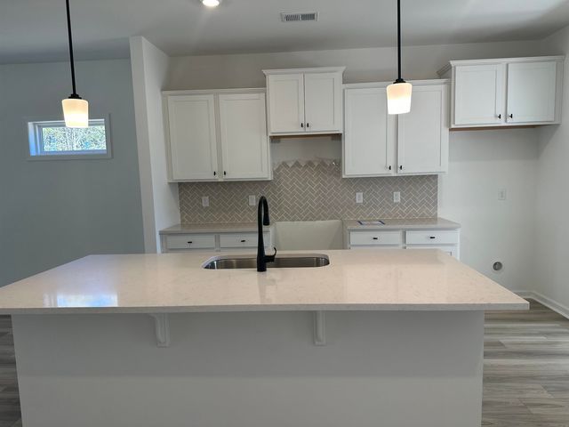 347 E Pyrenees Drive, Wellford, SC 29385