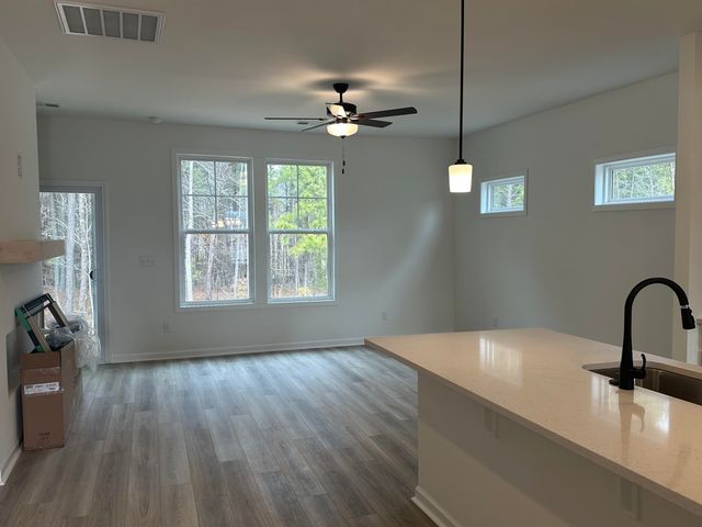 347 E Pyrenees Drive, Wellford, SC 29385