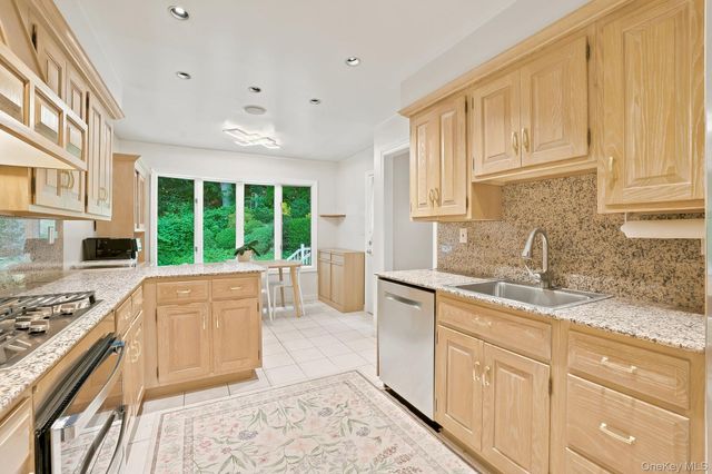 80 Hickory Hill Drive, Dobbs Ferry, NY 10522