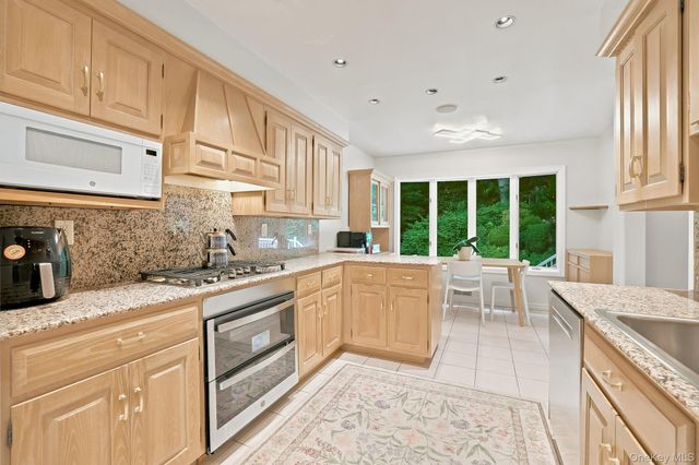 80 Hickory Hill Drive, Dobbs Ferry, NY 10522